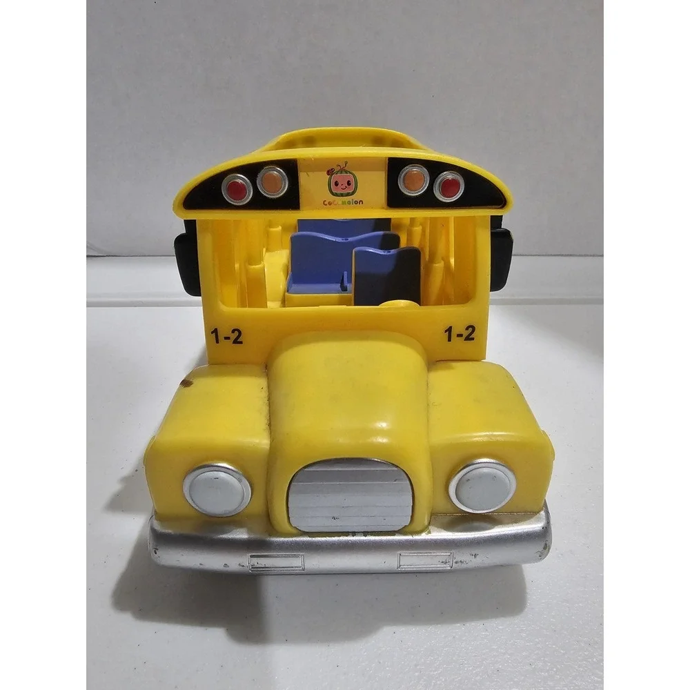 CoComelon‎ Official Musical Yellow School Bus Plays Wheels on The Bus #3611